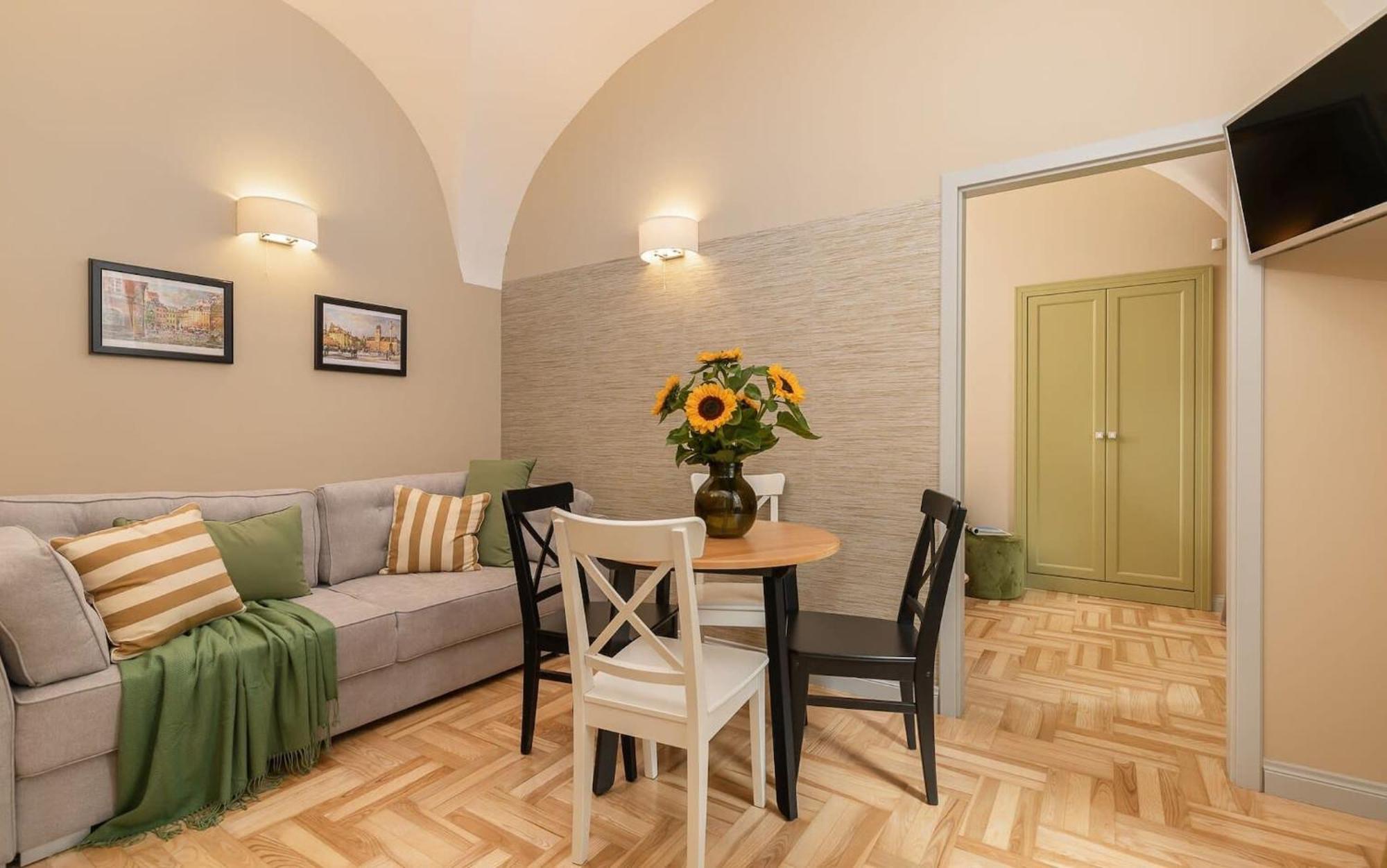 Rent Like Home - Krakowskie Przedmiescie 12 Warszawa Exteriör bild